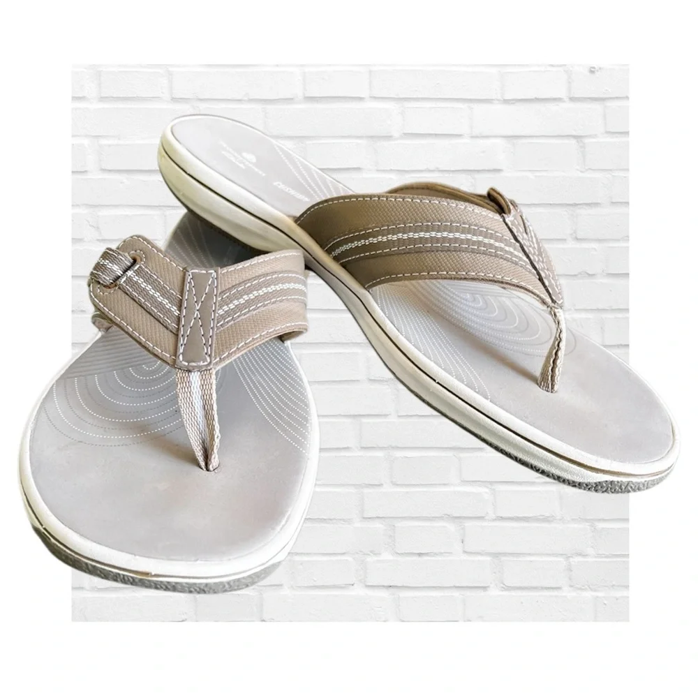Clarks Cloudstepper Sz 10 Tan Sandals Flip Flops Comfort Vacation Coastal Beach